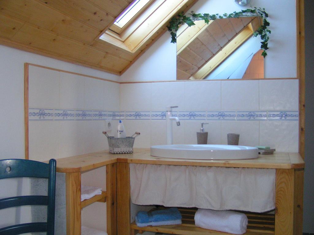 Hotel La Freneraie Paulhac  Zimmer foto